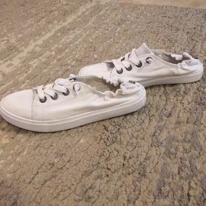 Yvonne Steve Madden white shoes